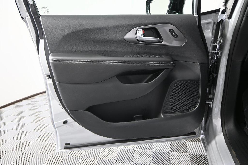 new 2026 Chrysler Pacifica car, priced at $47,415