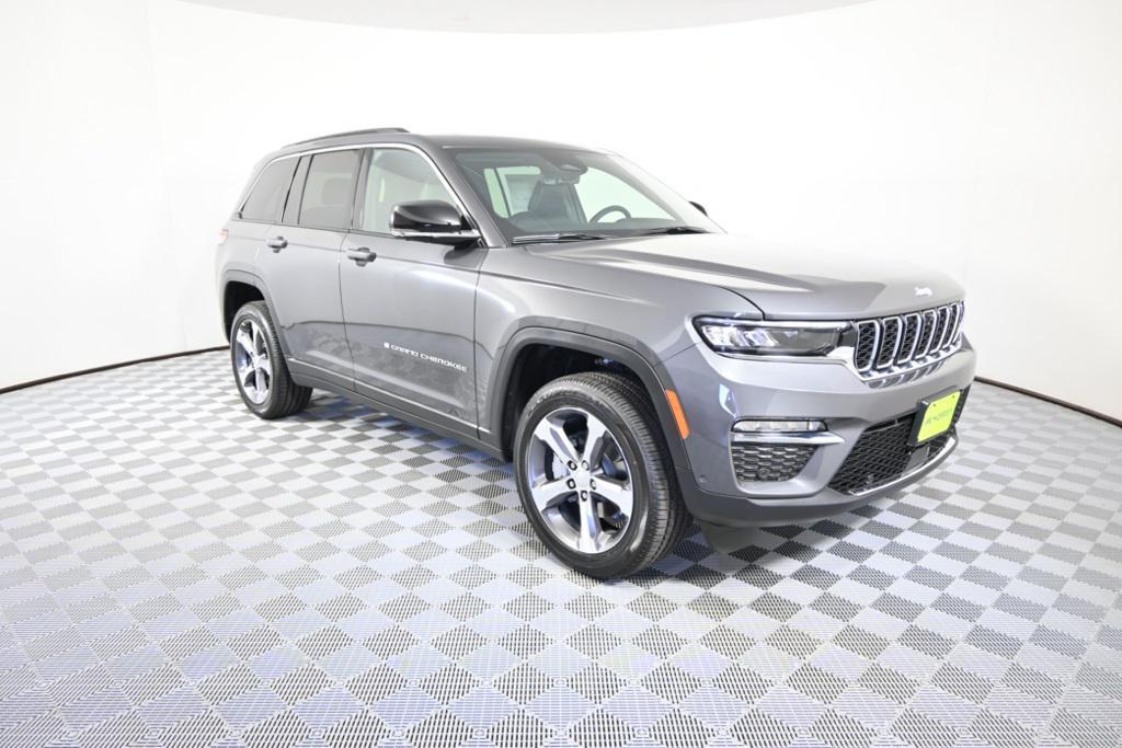 new 2025 Jeep Grand Cherokee car, priced at $47,999
