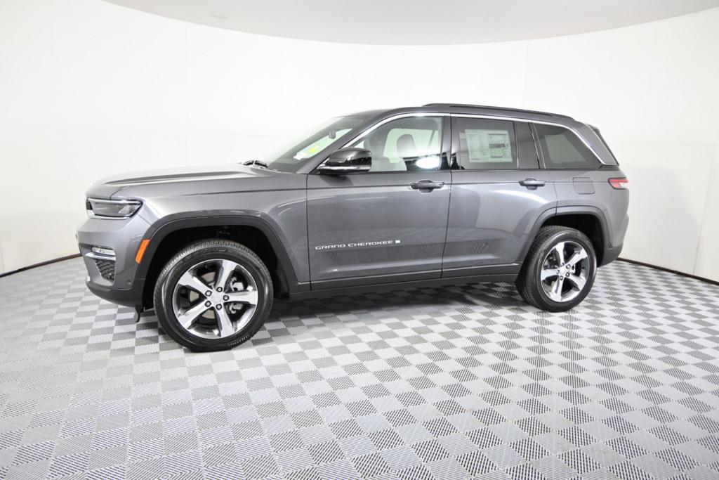 new 2025 Jeep Grand Cherokee car, priced at $47,999