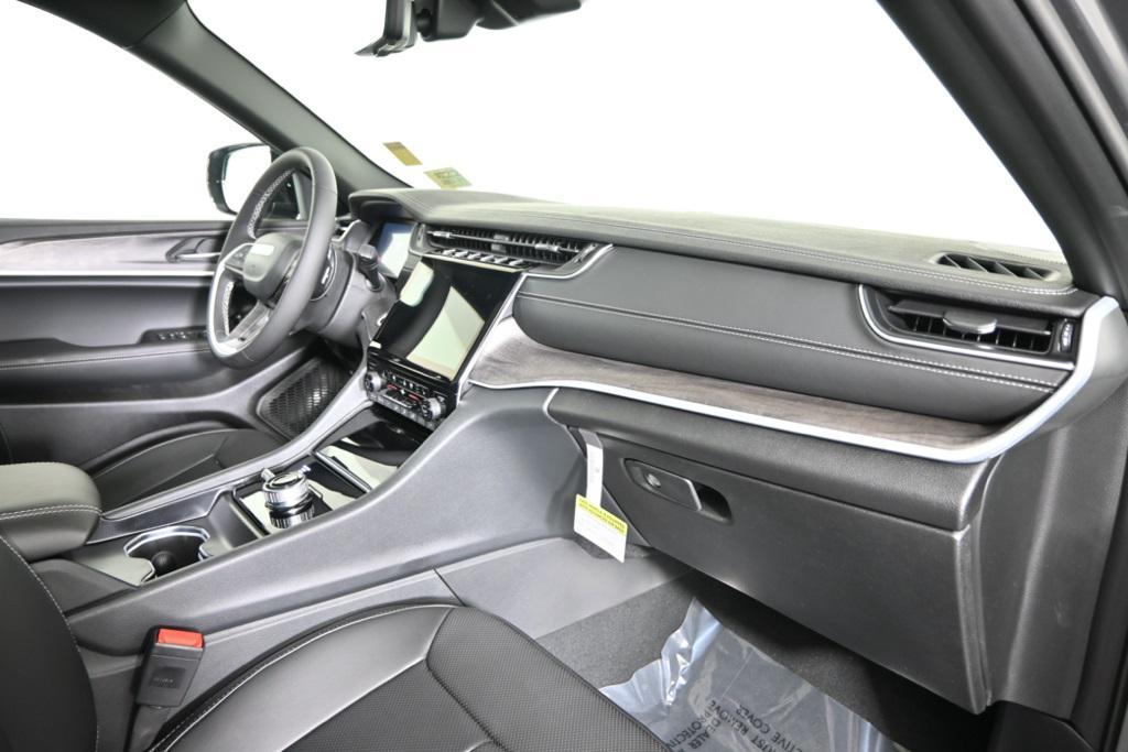new 2025 Jeep Grand Cherokee car, priced at $47,999