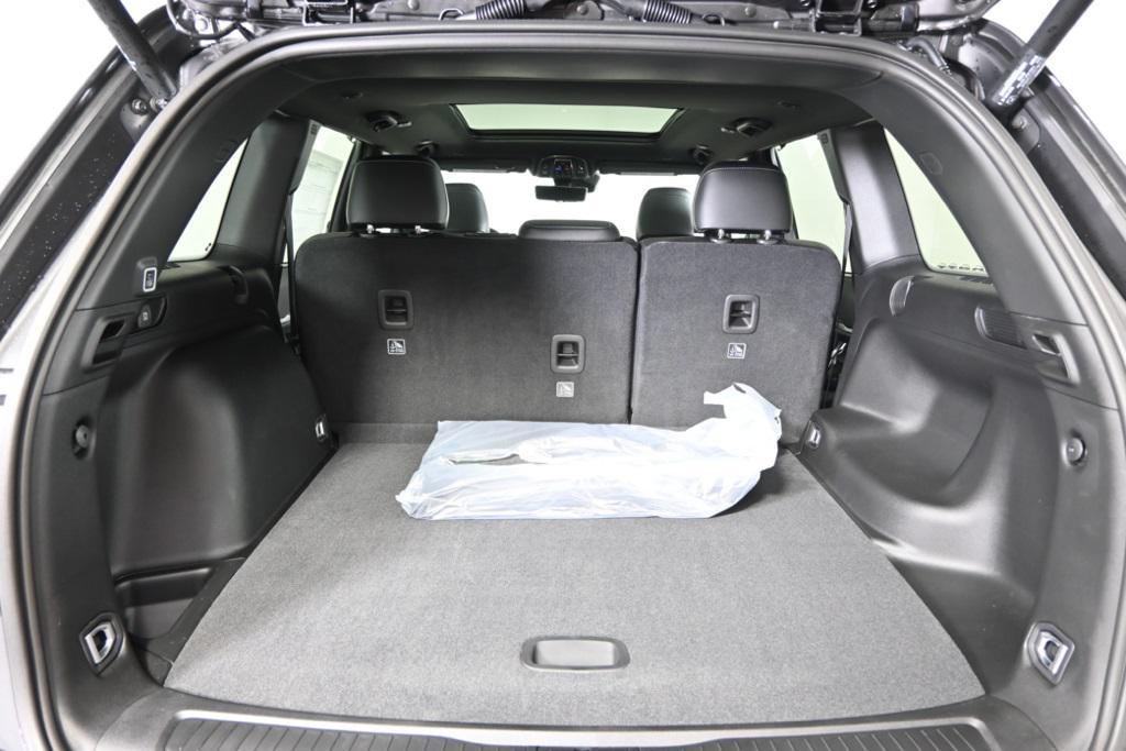 new 2025 Jeep Grand Cherokee car, priced at $47,999