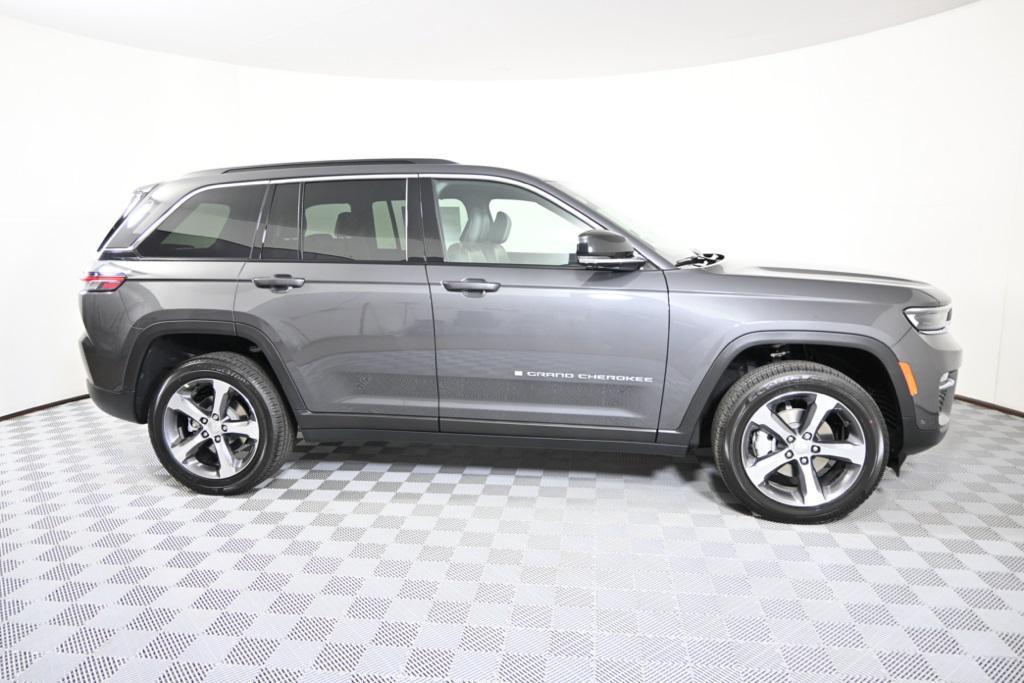 new 2025 Jeep Grand Cherokee car, priced at $47,999