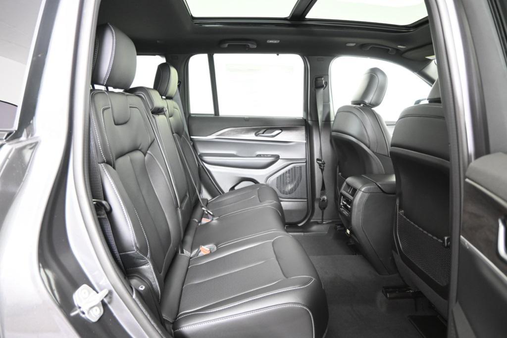 new 2025 Jeep Grand Cherokee car, priced at $47,999