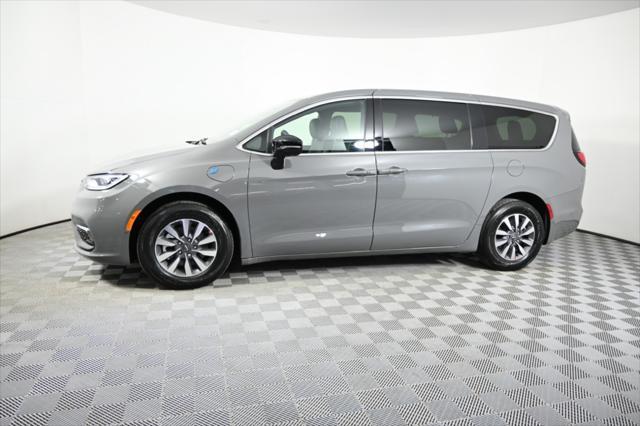 new 2025 Chrysler Pacifica Hybrid car, priced at $41,999