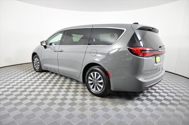 new 2025 Chrysler Pacifica Hybrid car, priced at $41,999