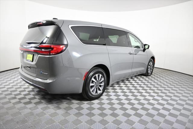 new 2025 Chrysler Pacifica Hybrid car, priced at $41,999