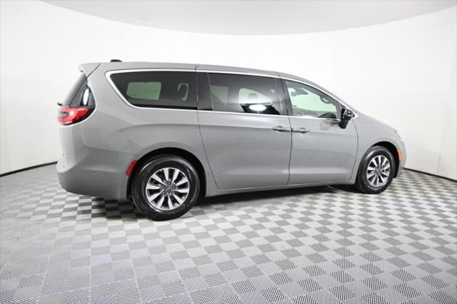 new 2025 Chrysler Pacifica Hybrid car, priced at $41,999