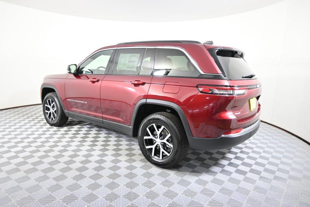 new 2025 Jeep Grand Cherokee car, priced at $45,999