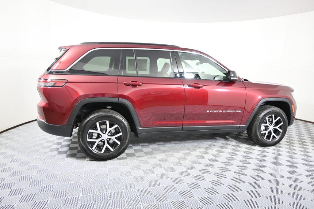 new 2025 Jeep Grand Cherokee car, priced at $45,999