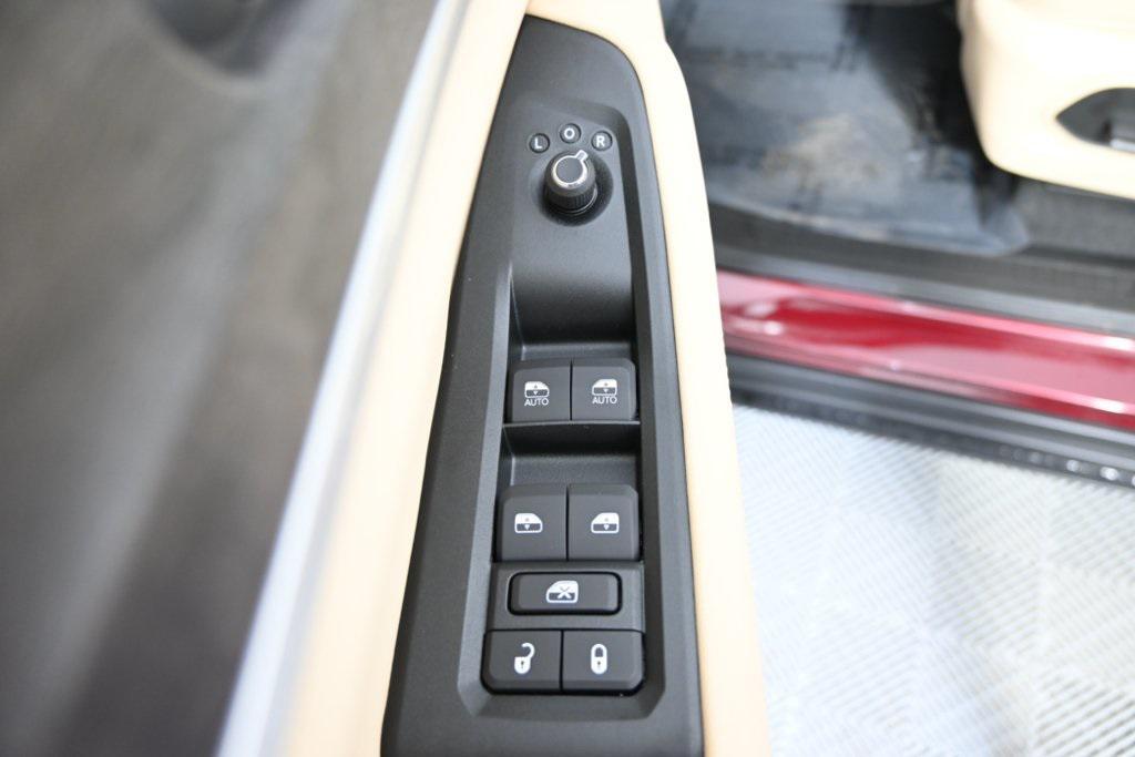 new 2025 Jeep Grand Cherokee car, priced at $45,999