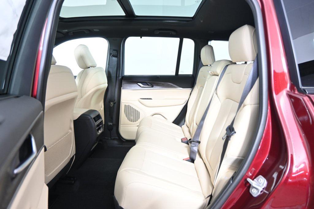 new 2025 Jeep Grand Cherokee car, priced at $45,999