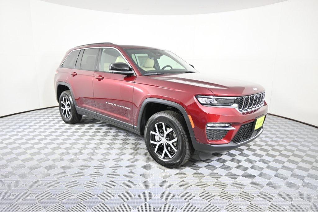 new 2025 Jeep Grand Cherokee car, priced at $45,999