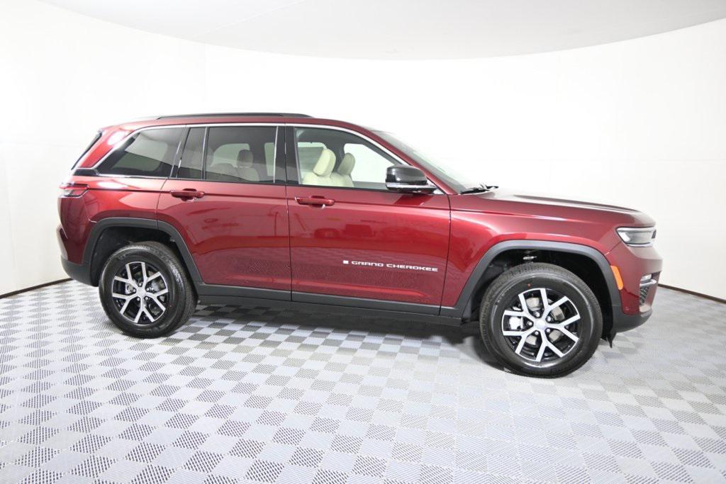 new 2025 Jeep Grand Cherokee car, priced at $45,999