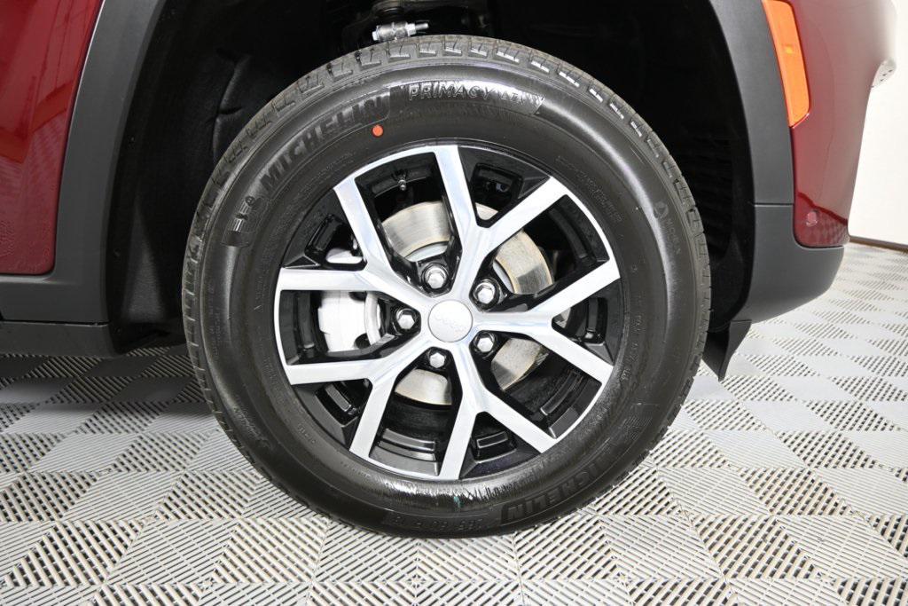 new 2025 Jeep Grand Cherokee car, priced at $45,999