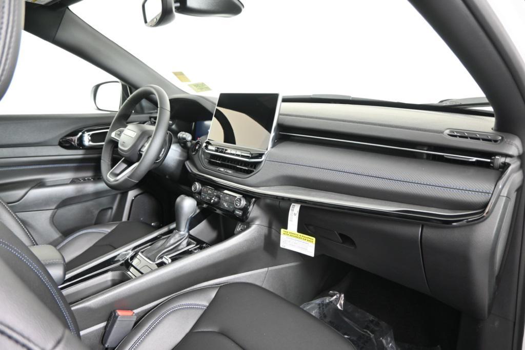 new 2025 Jeep Compass car, priced at $31,999