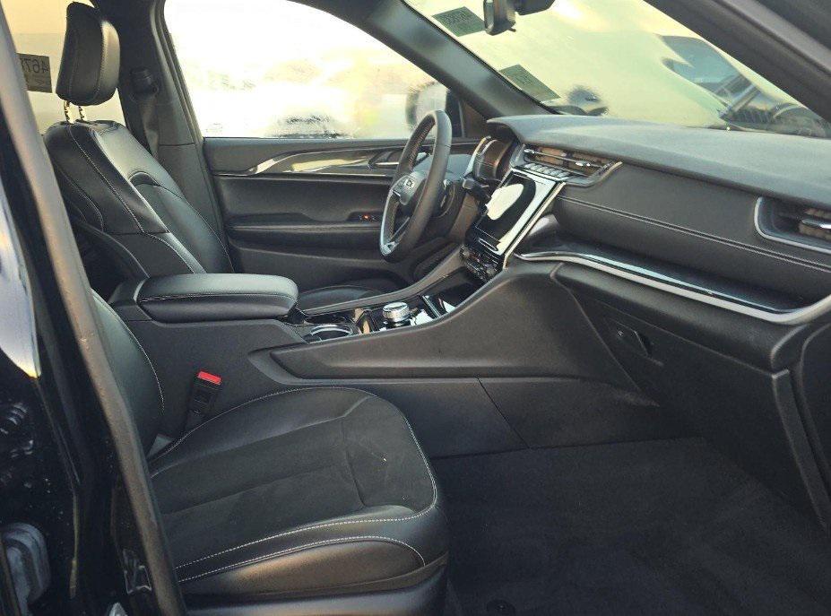 used 2023 Jeep Grand Cherokee car, priced at $33,299