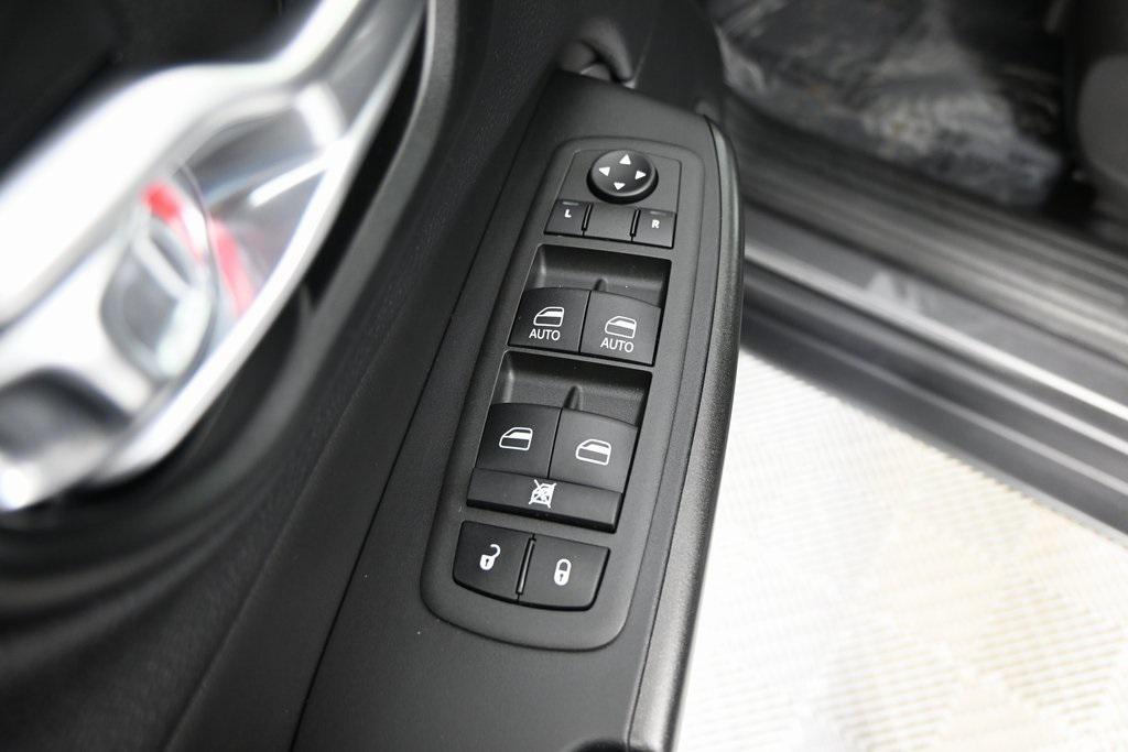 used 2022 Jeep Cherokee car, priced at $26,499