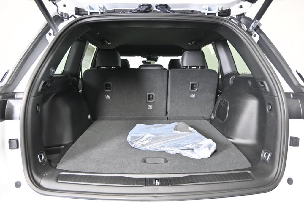 new 2025 Jeep Grand Cherokee car, priced at $44,199