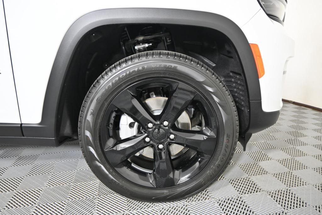 new 2025 Jeep Grand Cherokee car, priced at $44,199