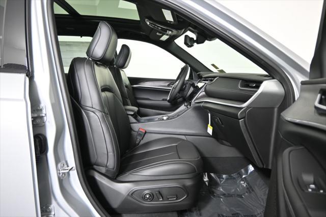 new 2025 Jeep Grand Cherokee car, priced at $48,599