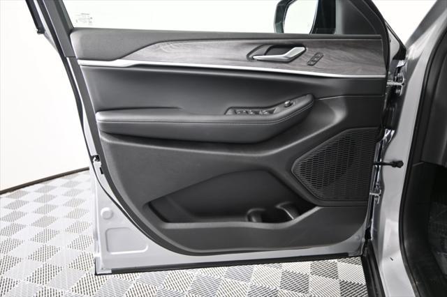 new 2025 Jeep Grand Cherokee car, priced at $48,599
