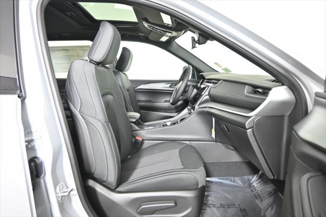 new 2025 Jeep Grand Cherokee car, priced at $38,499