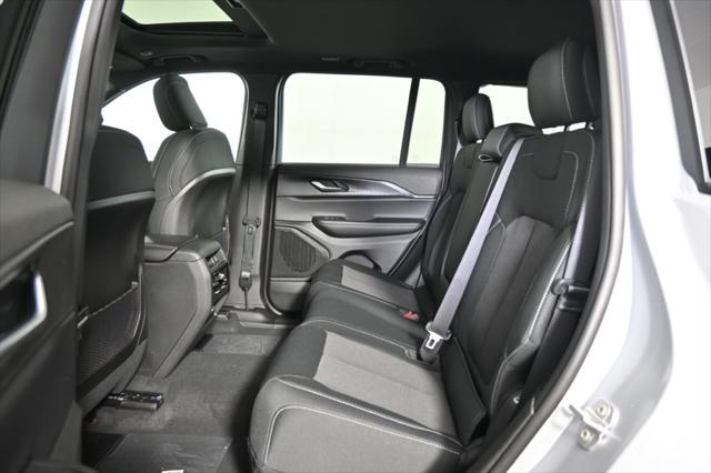 new 2025 Jeep Grand Cherokee car, priced at $38,499