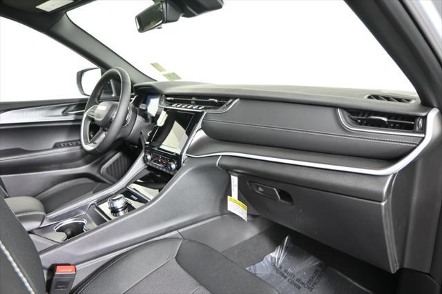 new 2025 Jeep Grand Cherokee car, priced at $38,499