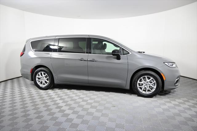 new 2025 Chrysler Pacifica car, priced at $39,999