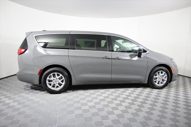 new 2025 Chrysler Pacifica car, priced at $39,999