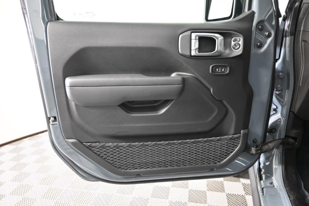 new 2025 Jeep Gladiator car, priced at $48,499