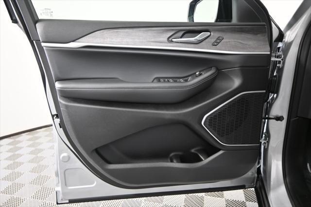 new 2025 Jeep Grand Cherokee L car, priced at $51,299