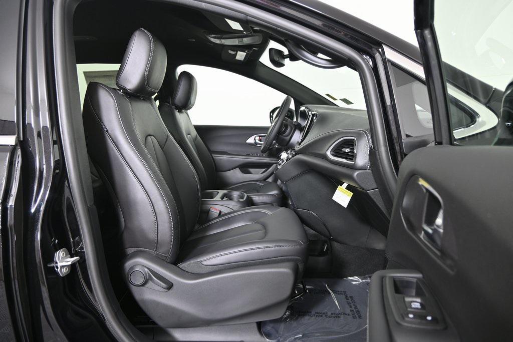 new 2026 Chrysler Pacifica car, priced at $45,640