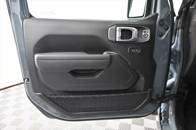 new 2025 Jeep Wrangler car, priced at $45,199