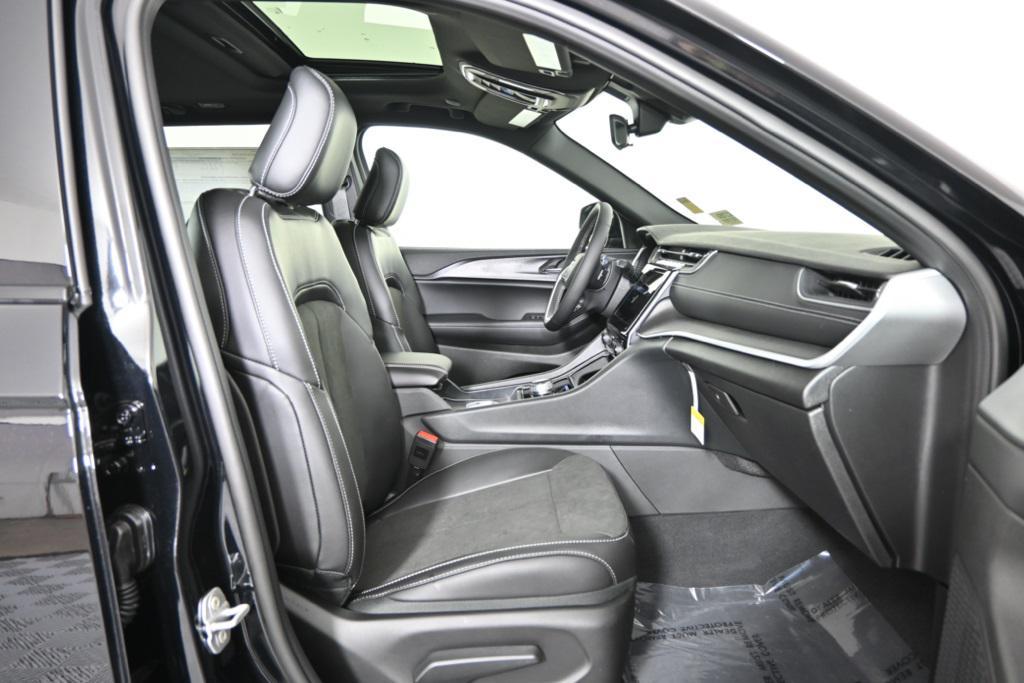 new 2025 Jeep Grand Cherokee car, priced at $39,499