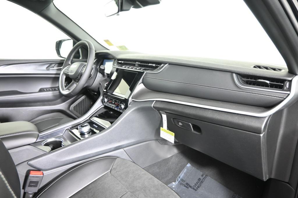 new 2025 Jeep Grand Cherokee car, priced at $39,499