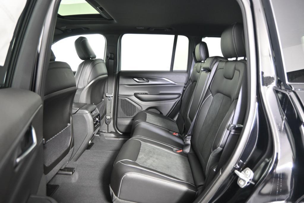 new 2025 Jeep Grand Cherokee car, priced at $39,499