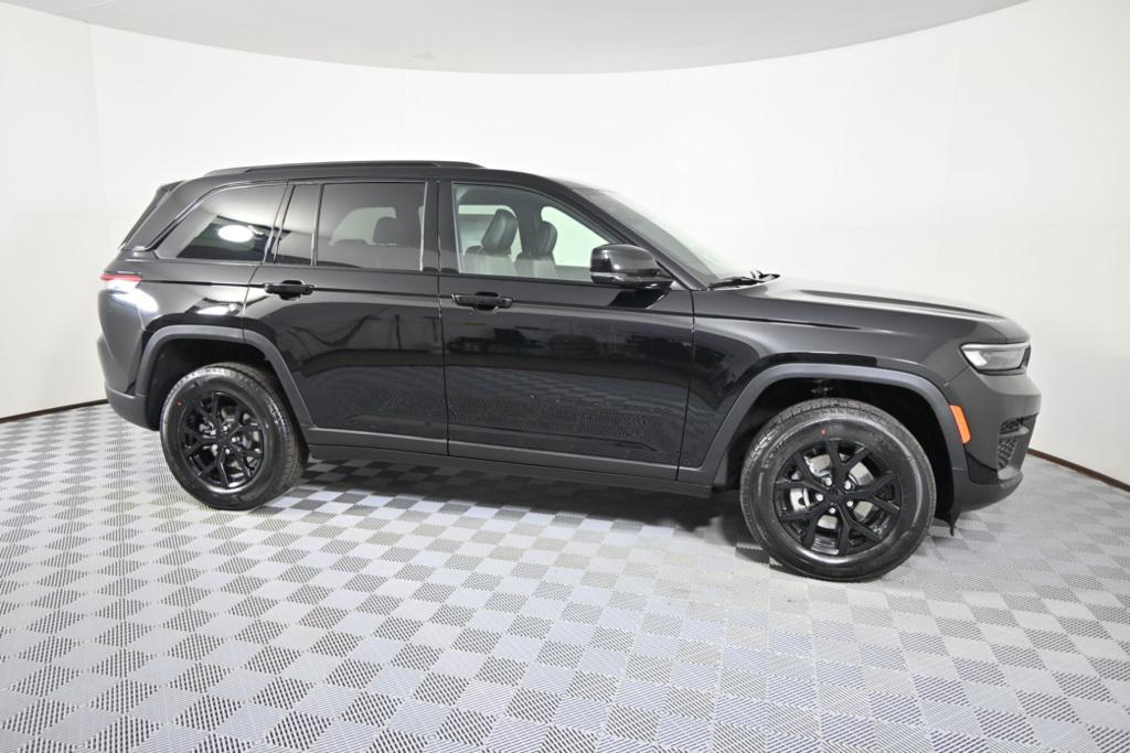 new 2025 Jeep Grand Cherokee car, priced at $39,499