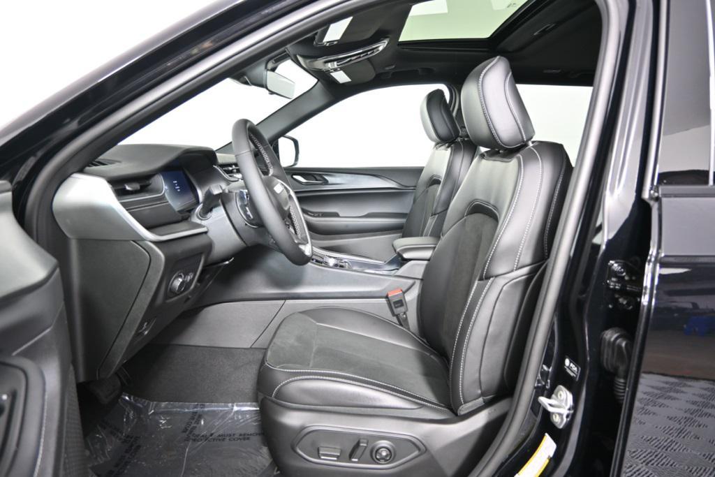 new 2025 Jeep Grand Cherokee car, priced at $39,499