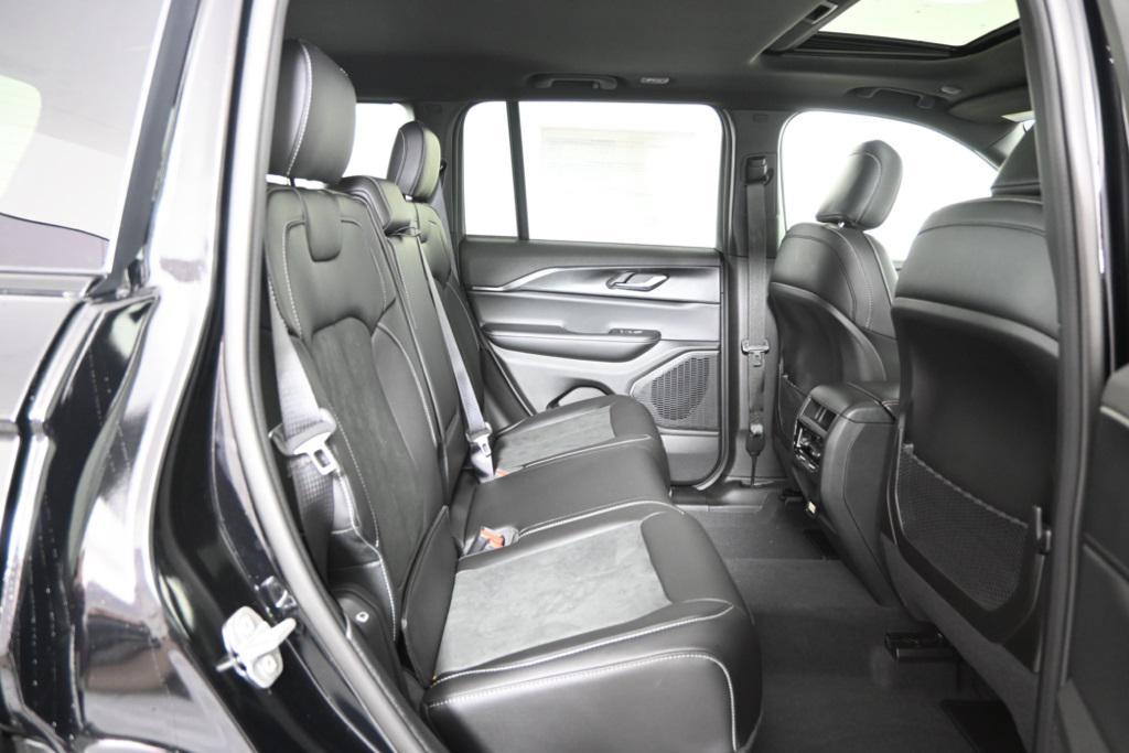 new 2025 Jeep Grand Cherokee car, priced at $39,499