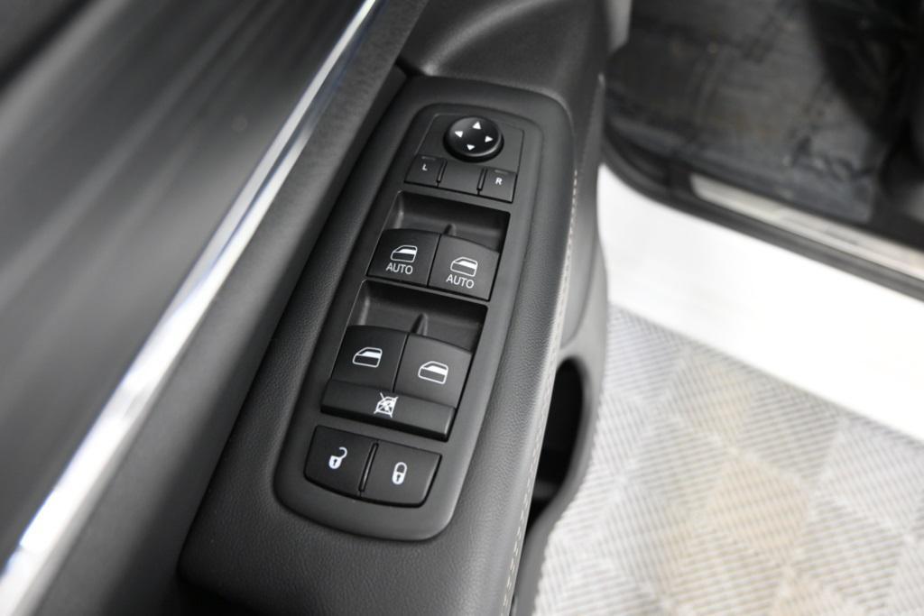 used 2021 Jeep Grand Cherokee car, priced at $22,495