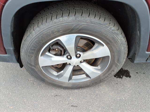 used 2019 Jeep Cherokee car, priced at $21,263