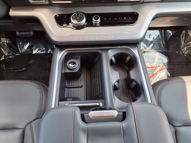 new 2025 Ford Expedition car, priced at $71,400