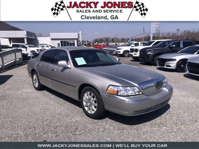 used 2010 Lincoln Town Car car, priced at $10,976