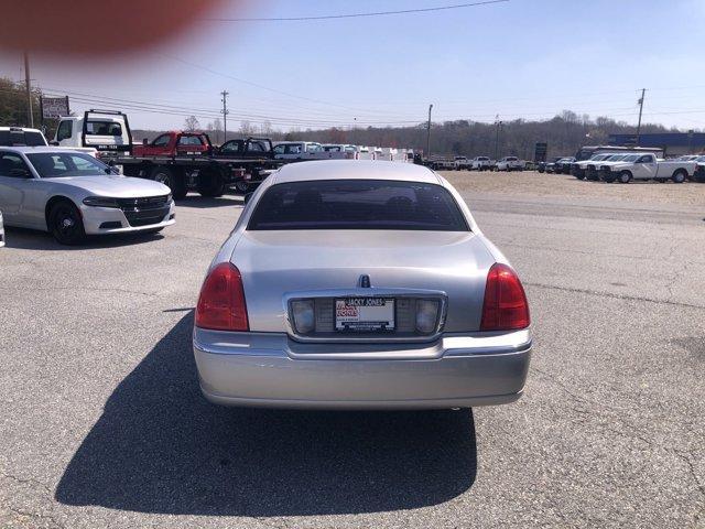 used 2010 Lincoln Town Car car, priced at $10,101