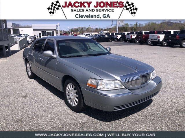 used 2006 Lincoln Town Car car, priced at $7,986