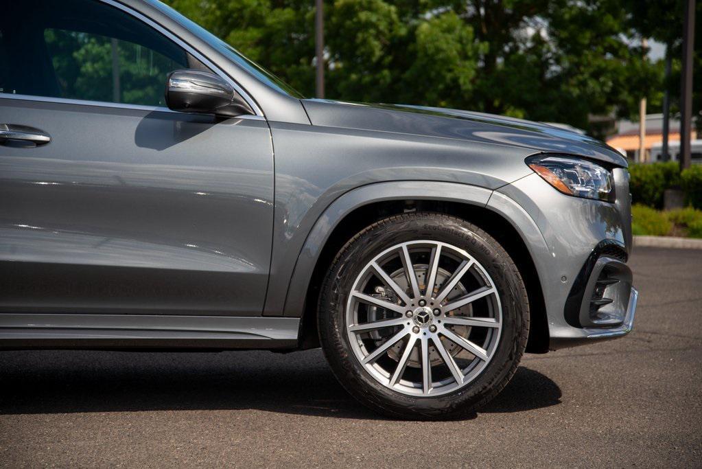 new 2025 Mercedes-Benz GLS 450 car, priced at $96,495