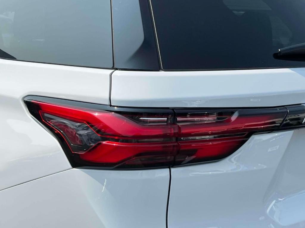used 2023 Chevrolet Traverse car, priced at $34,988