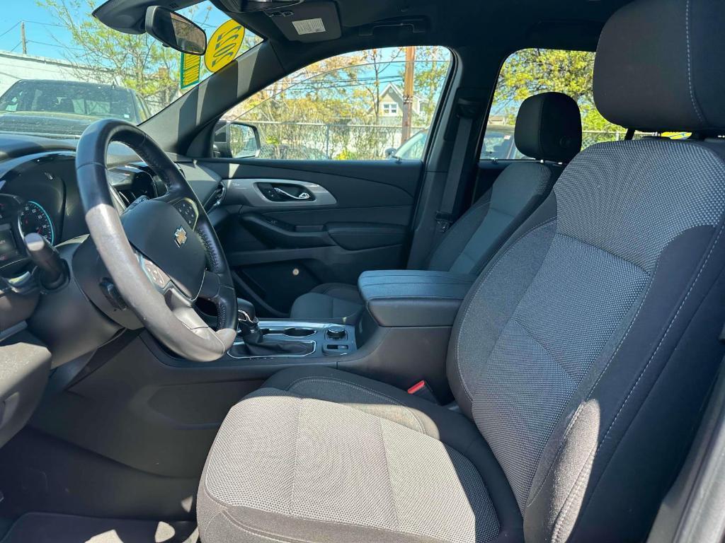 used 2022 Chevrolet Traverse car, priced at $28,269