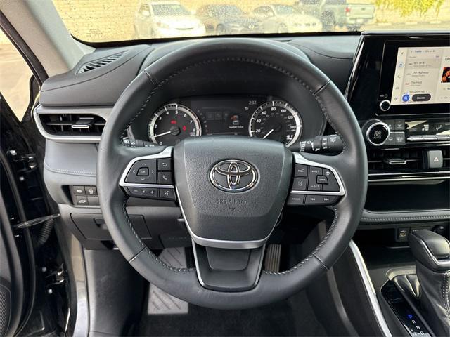 used 2023 Toyota Highlander car, priced at $35,995